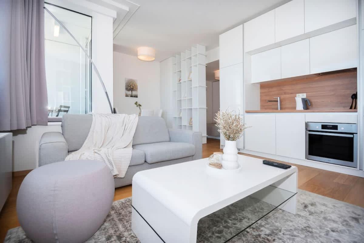 Apartment Luxury 1bdrm On The 28th Floor Pressburg