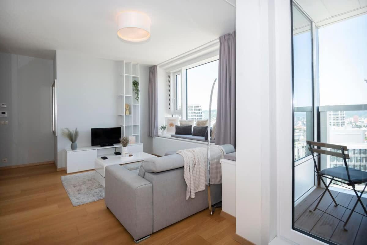 Luxury 1bdrm On The 28th Floor * Pressburg