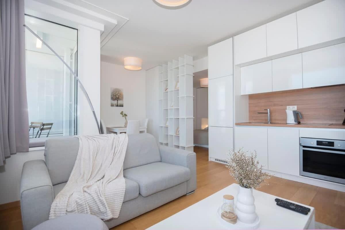 Luxury 1bdrm On The 28th Floor Pressburg